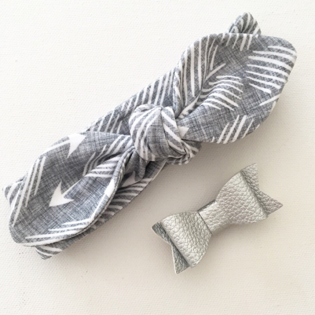 Grey Feathered Arrows Print Top Knot Headband